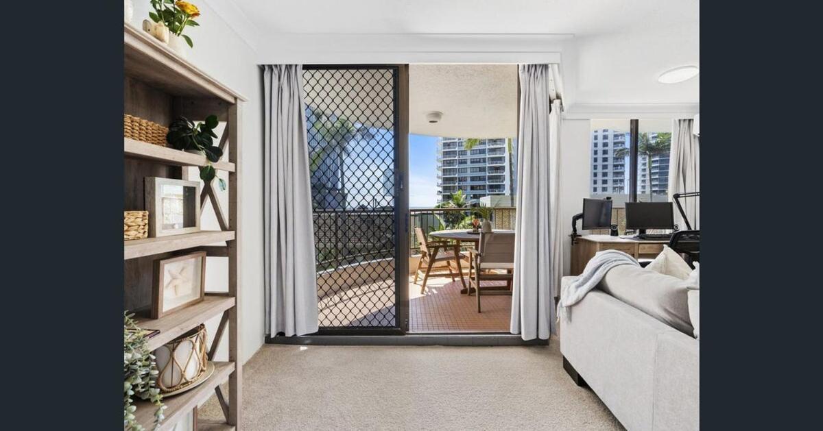 Surf And Seaside Apartment Gold Coast