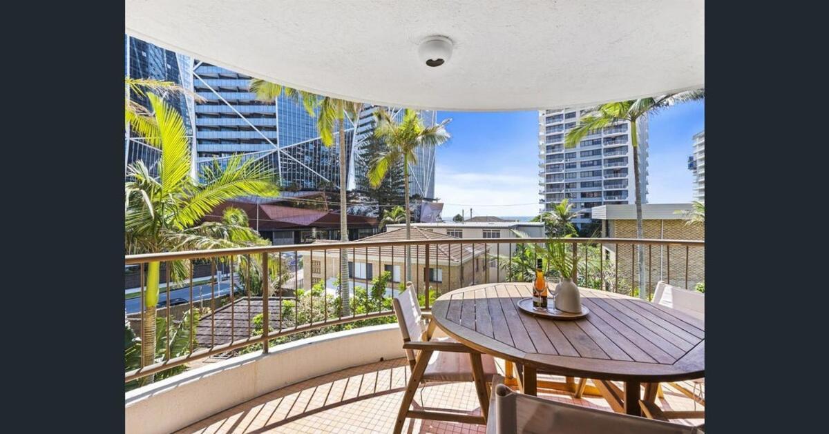 Surf And Seaside Apartment Gold Coast