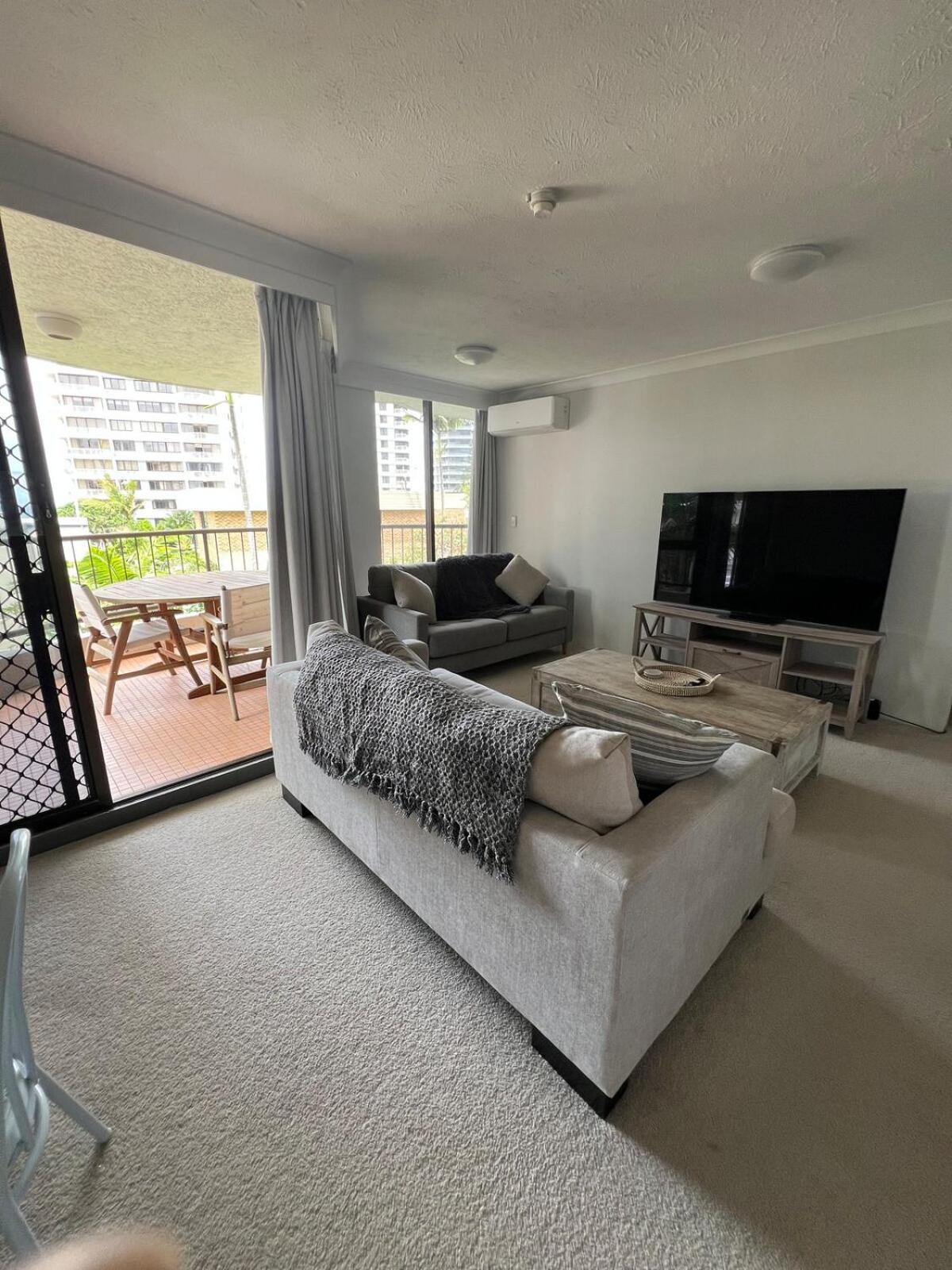 Surf And Seaside * Gold Coast